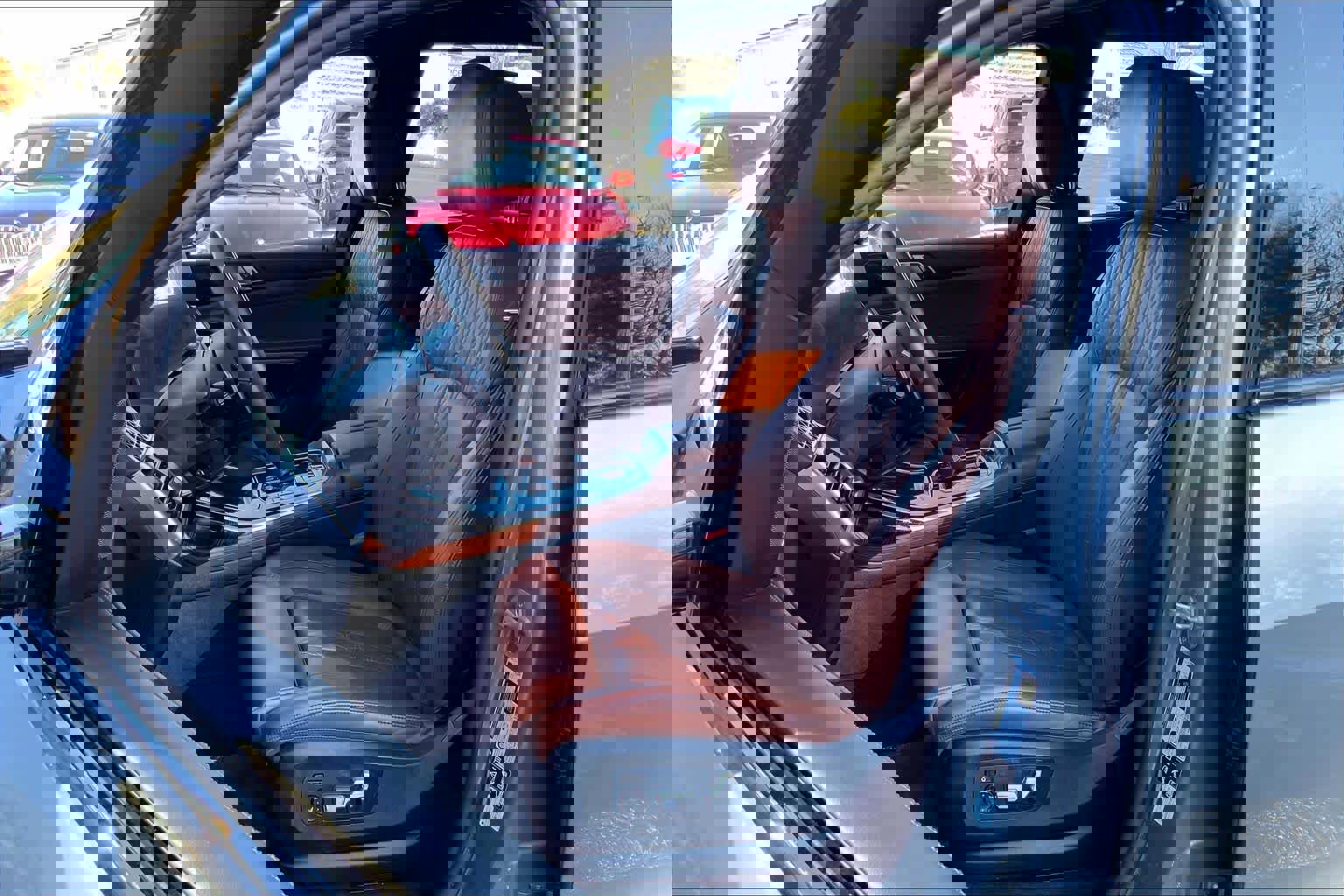 Used 2025 BMW X7 M60i w/ Climate Comfort Package image 8