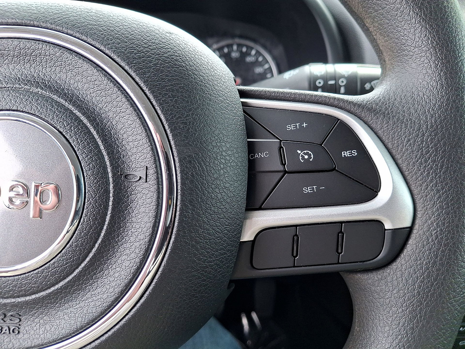 Used 2023 Jeep Renegade Latitude AWD/4WD image 18