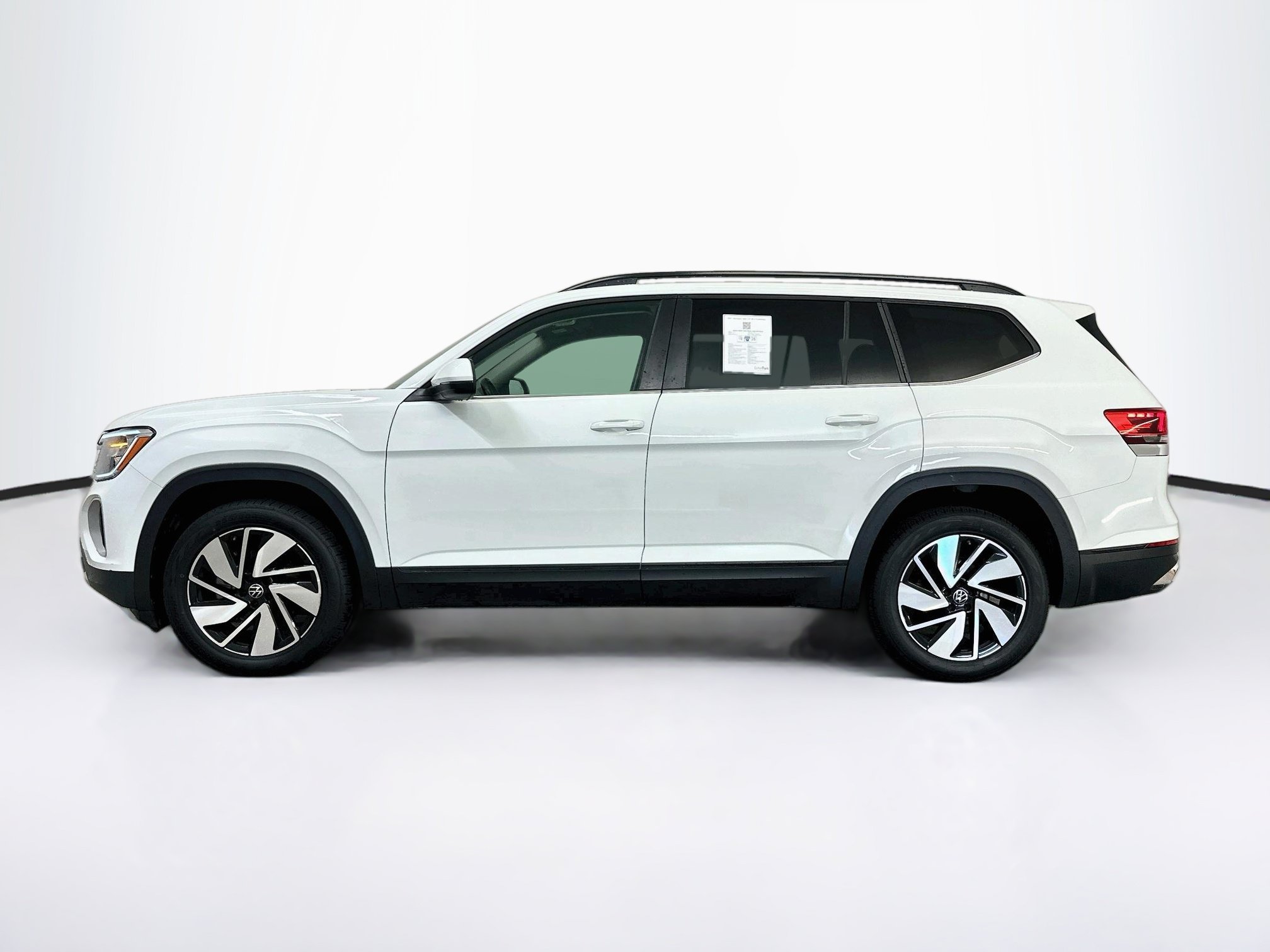 Used 2025 Volkswagen Atlas SE AWD/4WD image 4