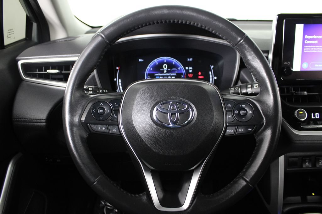 Used 2024 Toyota Corolla Cross XLE FWD image 24