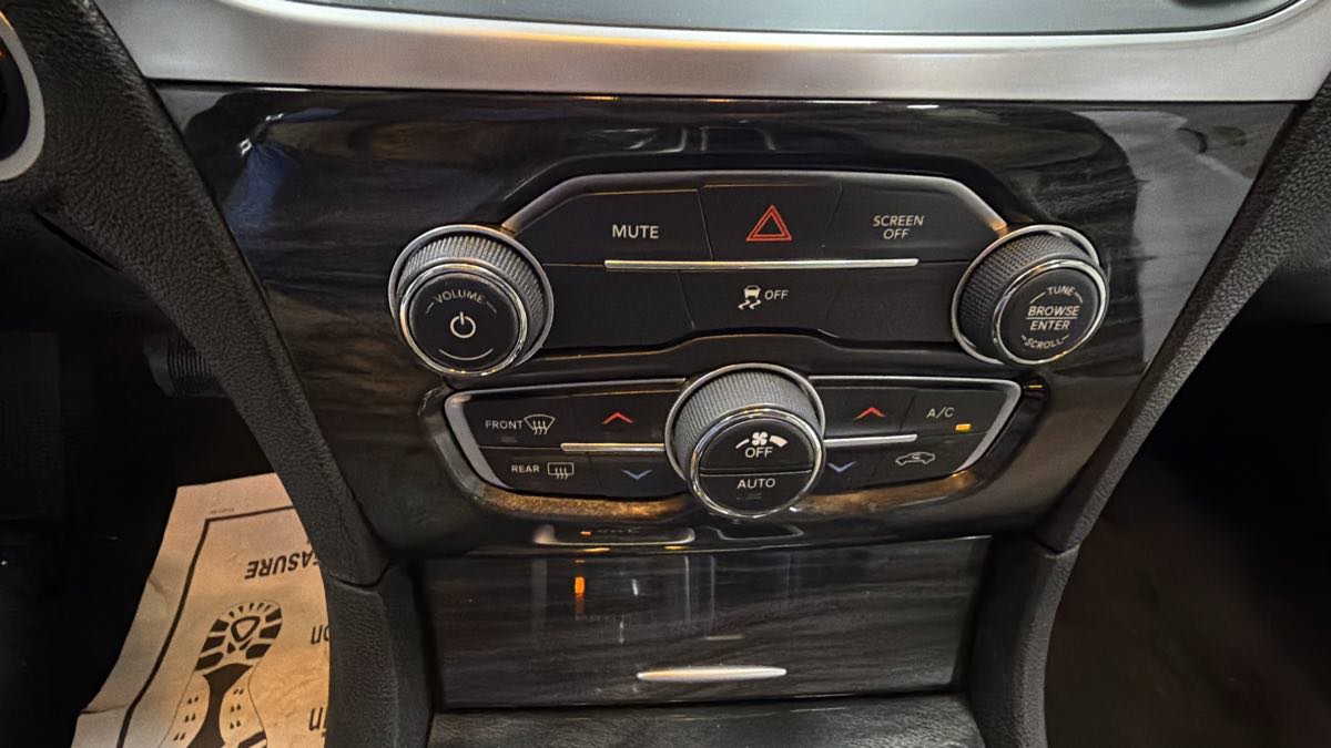 Used 2017 Chrysler 300 Limited RWD image 20