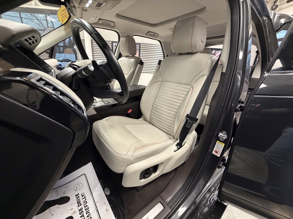 Used 2019 Land Rover Discovery HSE image 10