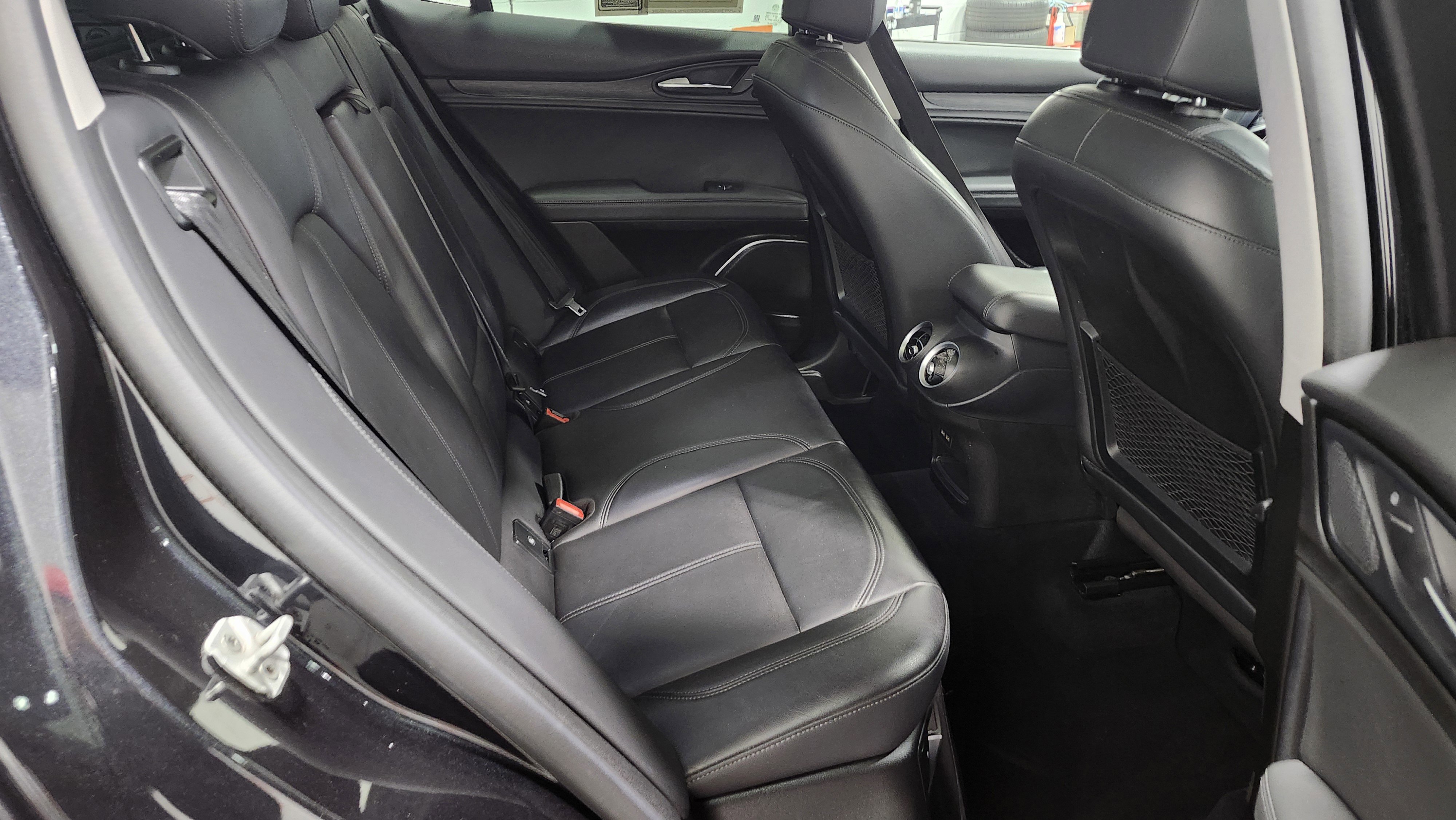 Used 2018 Alfa Romeo Stelvio AWD image 22