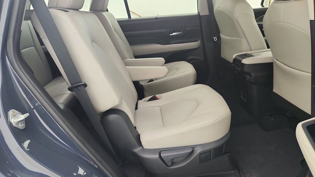 Used 2024 Toyota Grand Highlander XLE image 35