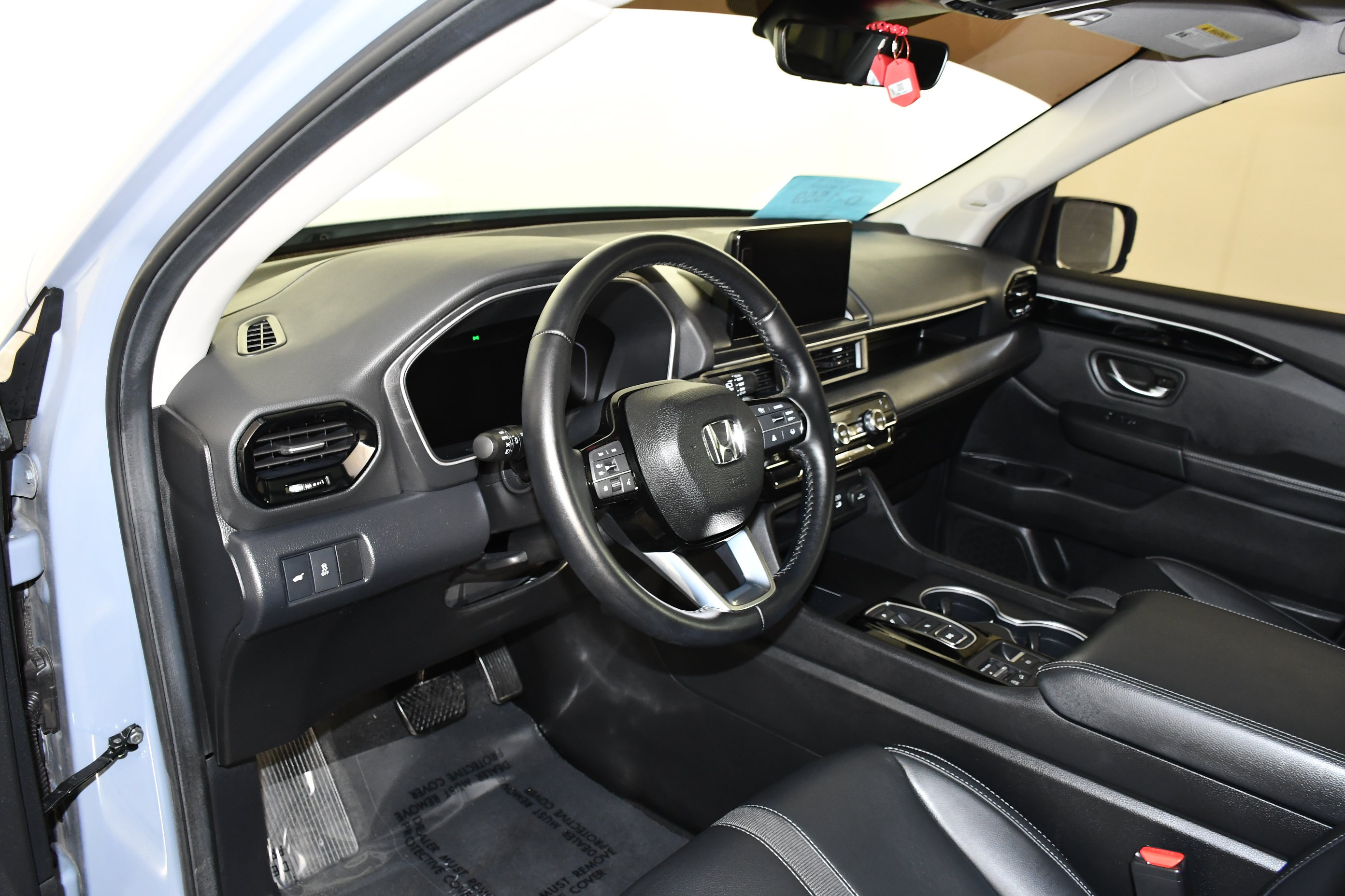 Used 2025 Honda Pilot Touring image 37