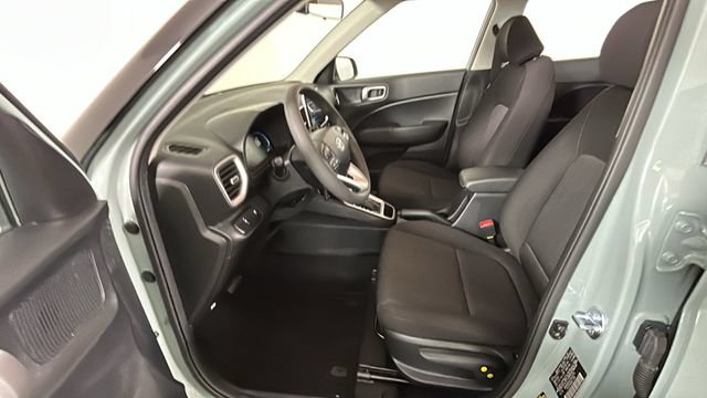 Certified 2026 Hyundai Venue SE FWD image 11