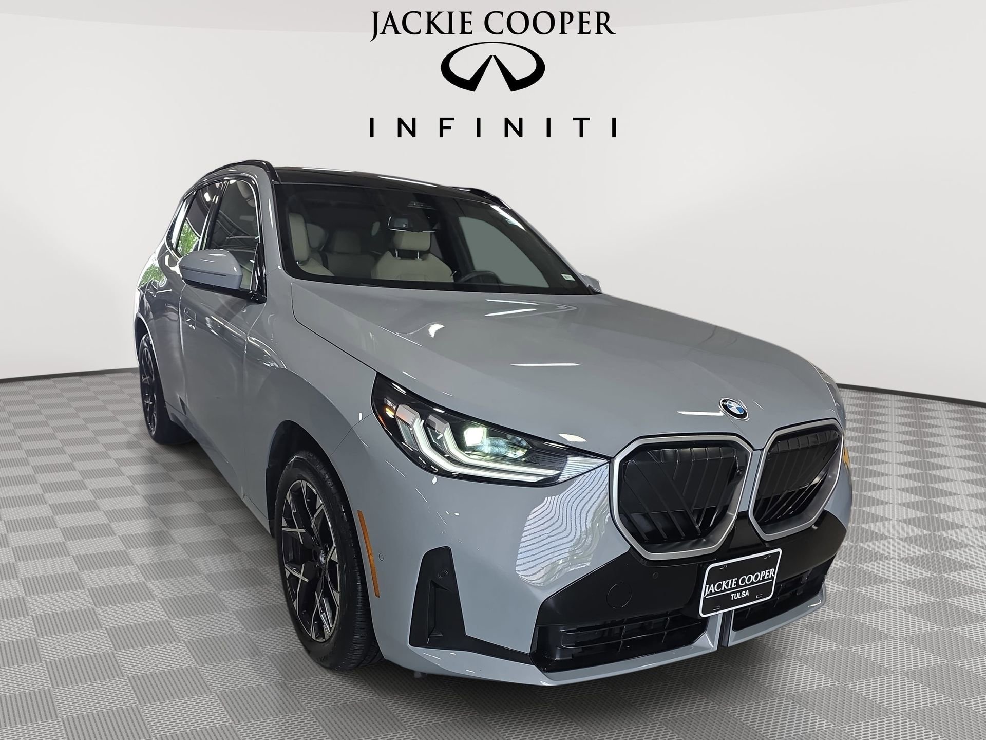 Used 2025 BMW X3 xDrive30i AWD/4WD image 3