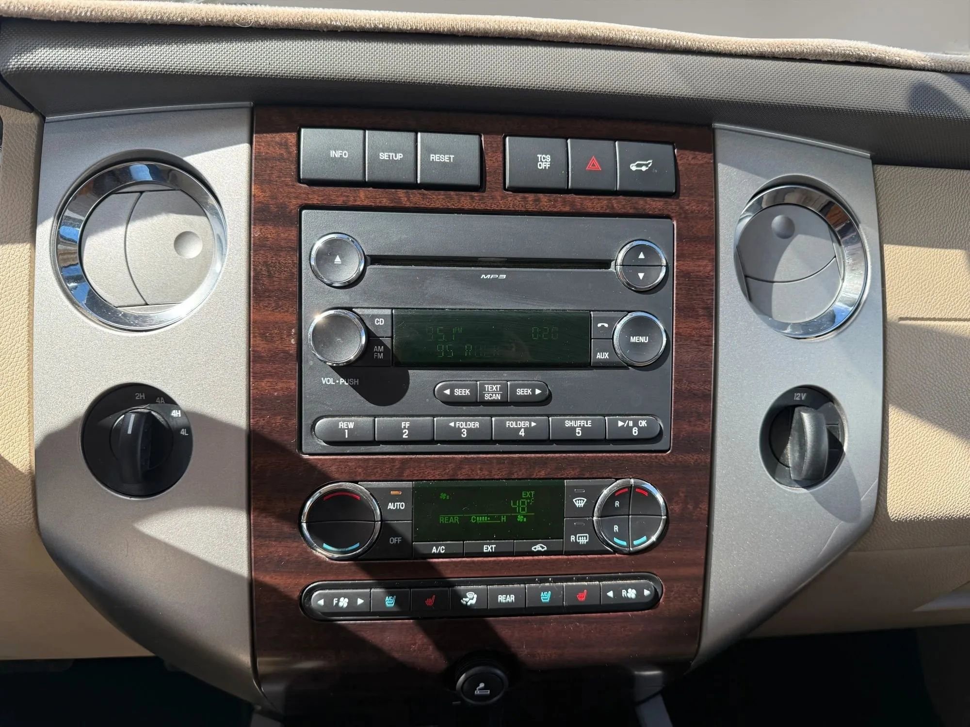 Used 2014 Ford Expedition EL XLT w/ Equipment Group 202A AWD/4WD image 20