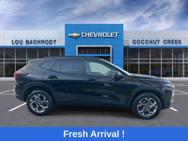 Used 2024 Chevrolet Trax LT FWD image 9