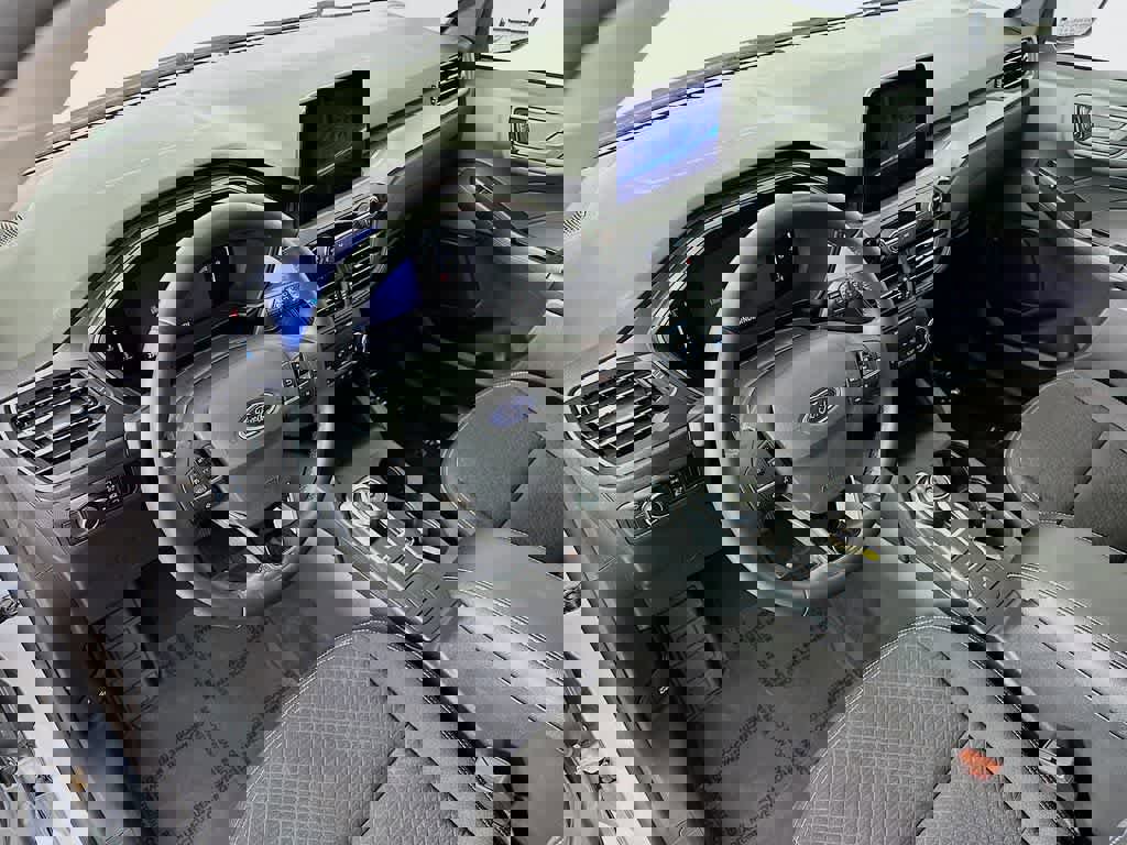 Used 2024 Ford Escape Active image 2