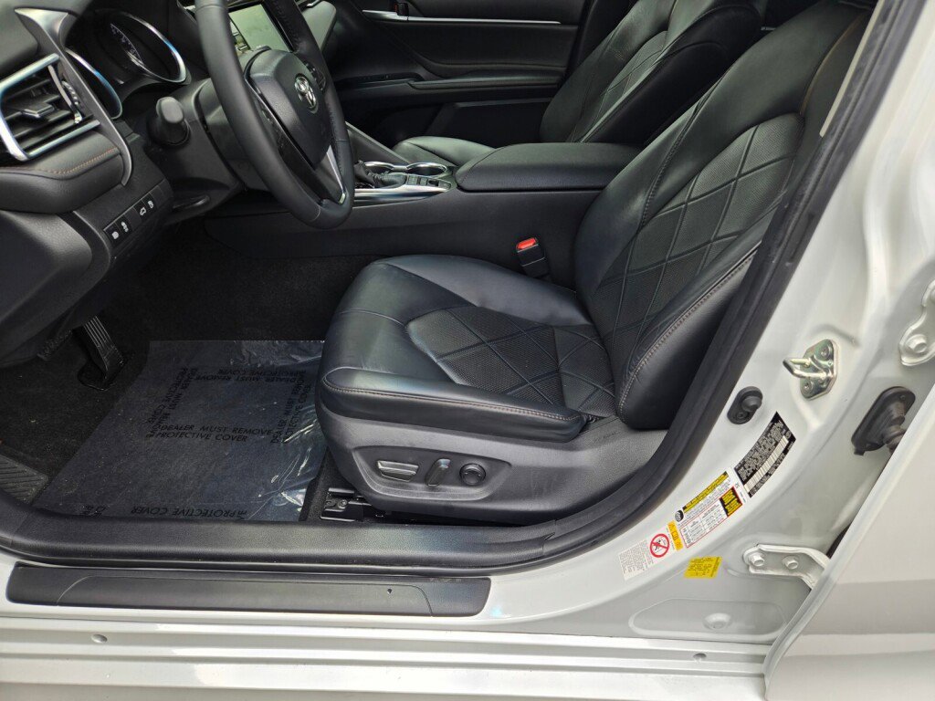 Used 2018 Toyota Camry XLE FWD image 21