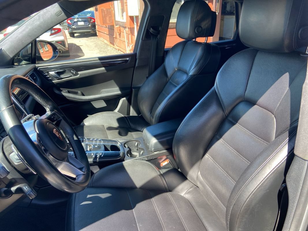 Used 2015 Porsche Macan Turbo AWD/4WD image 24