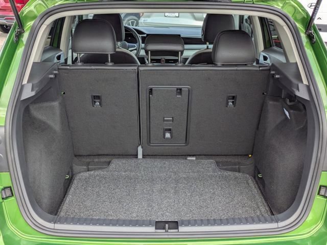 Used 2025 Volkswagen Taos SE FWD image 13