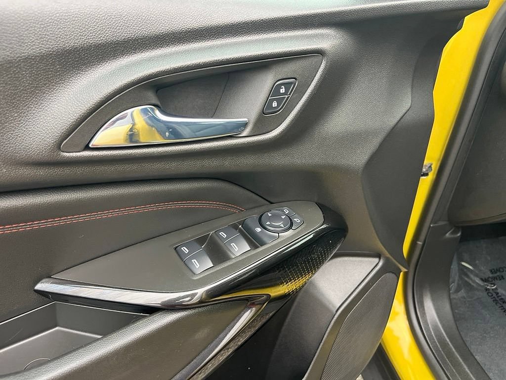 Certified 2024 Chevrolet Trax RS w/ Sunroof Package FWD image 15