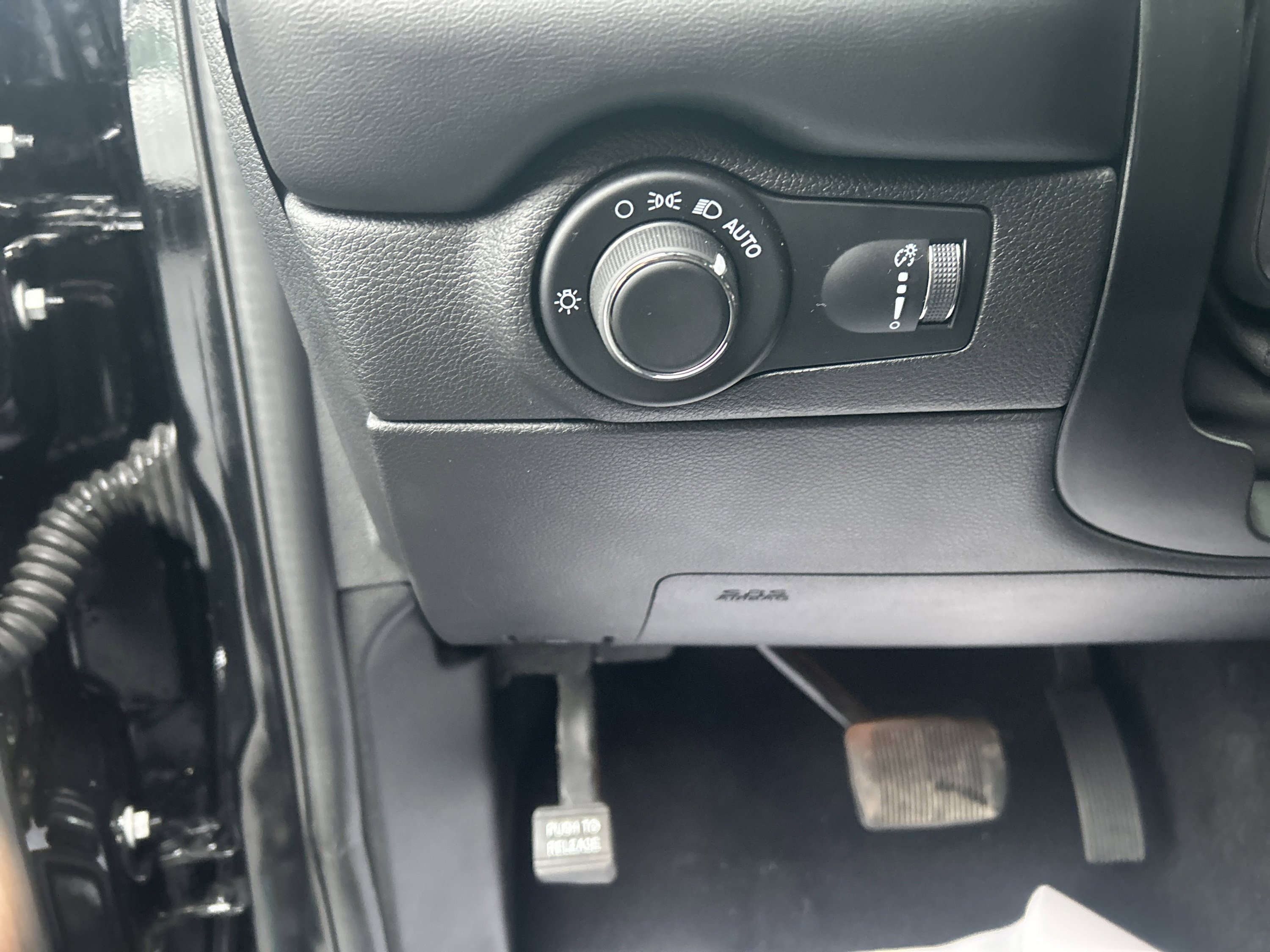 Used 2024 Dodge Durango SXT w/ SXT Blacktop Group image 15