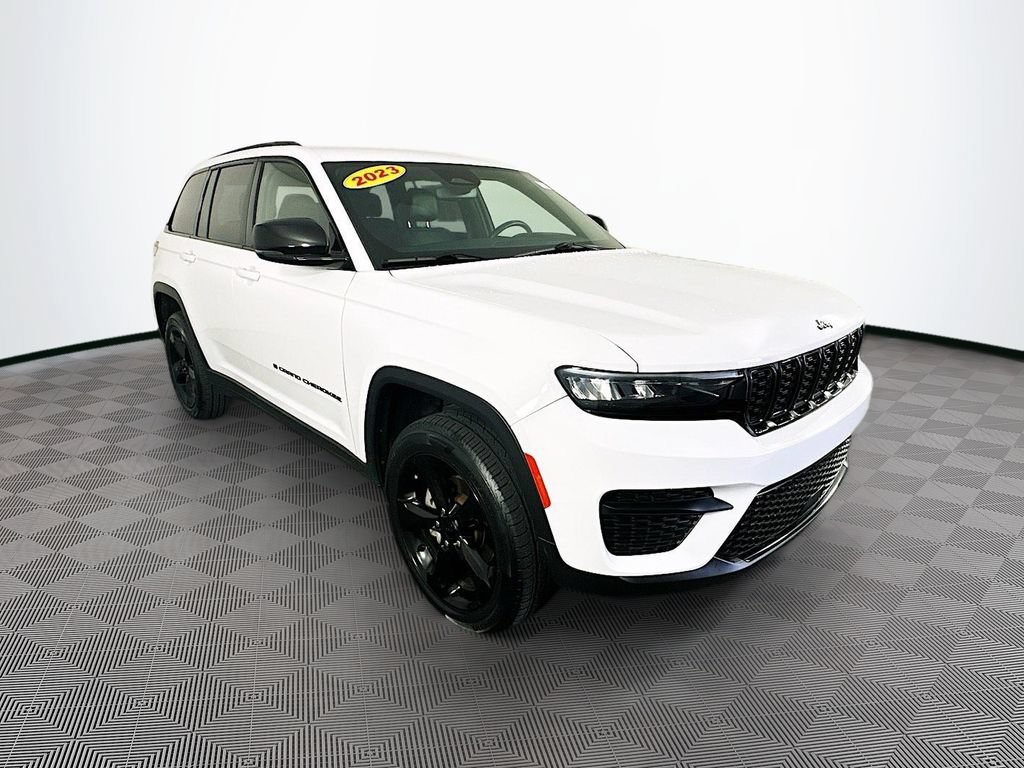 Certified 2023 Jeep Grand Cherokee Altitude AWD/4WD image 2