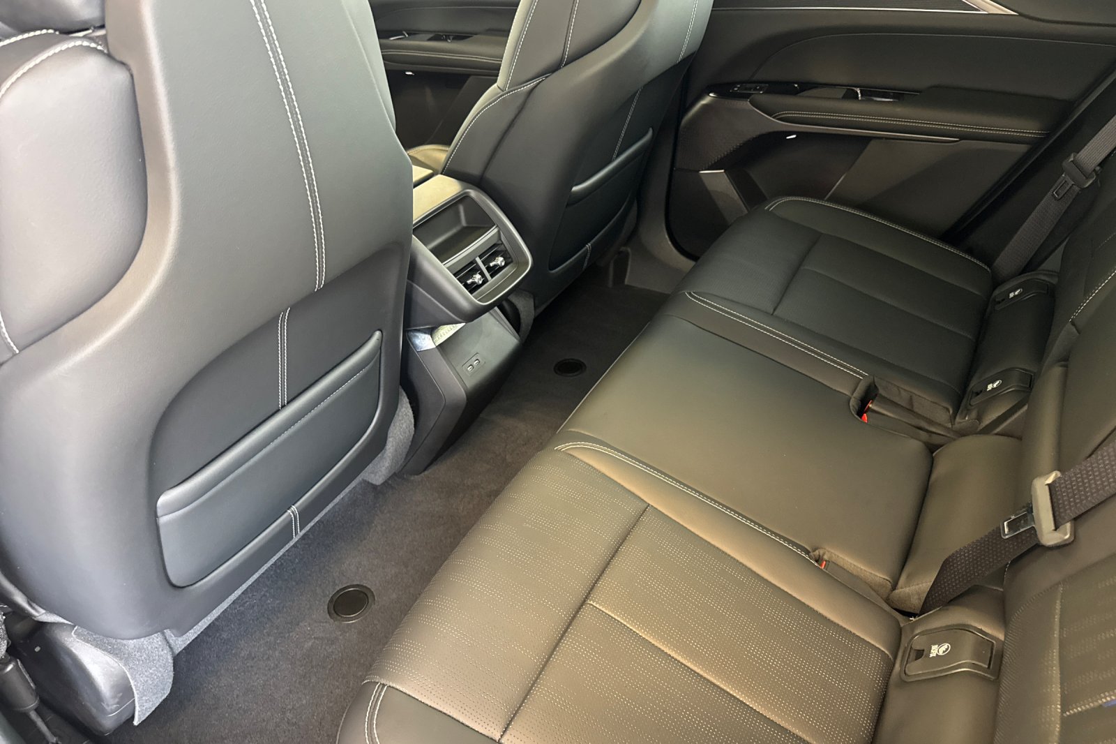 Used 2024 Cadillac Lyriq Luxury RWD image 13