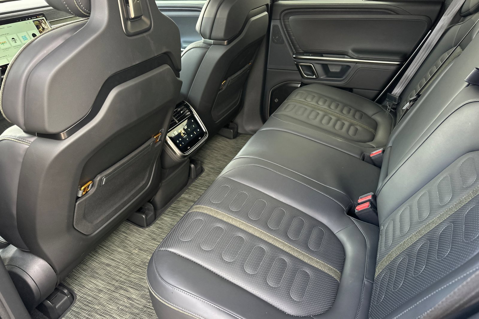 Used 2024 Rivian R1T Adventure image 12