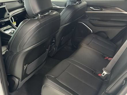 New 2026 Jeep Grand Cherokee Limited AWD/4WD image 16