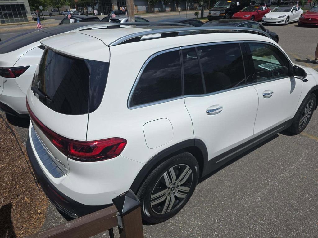 Used 2022 Mercedes-Benz EQB 300 4MATIC image 2