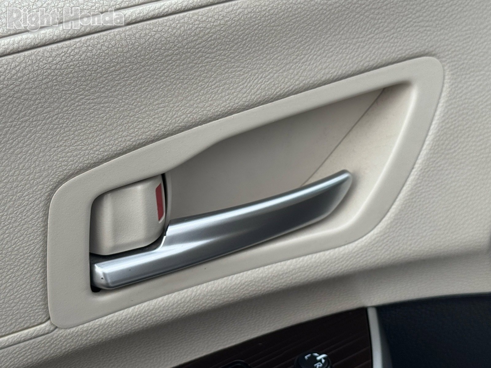 Used 2024 Toyota Sienna XLE image 18