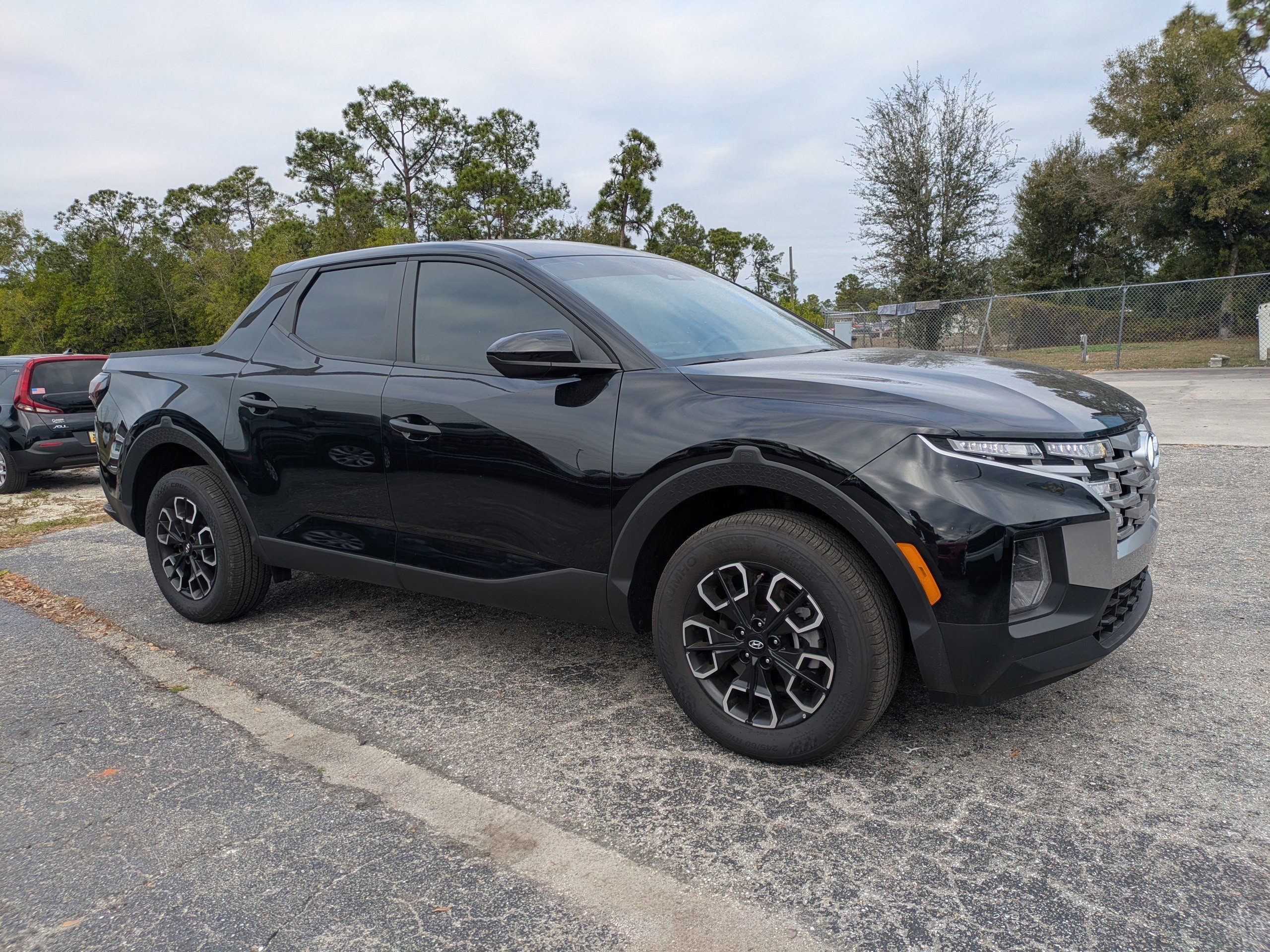 Used 2024 Hyundai Santa Cruz SE image 2