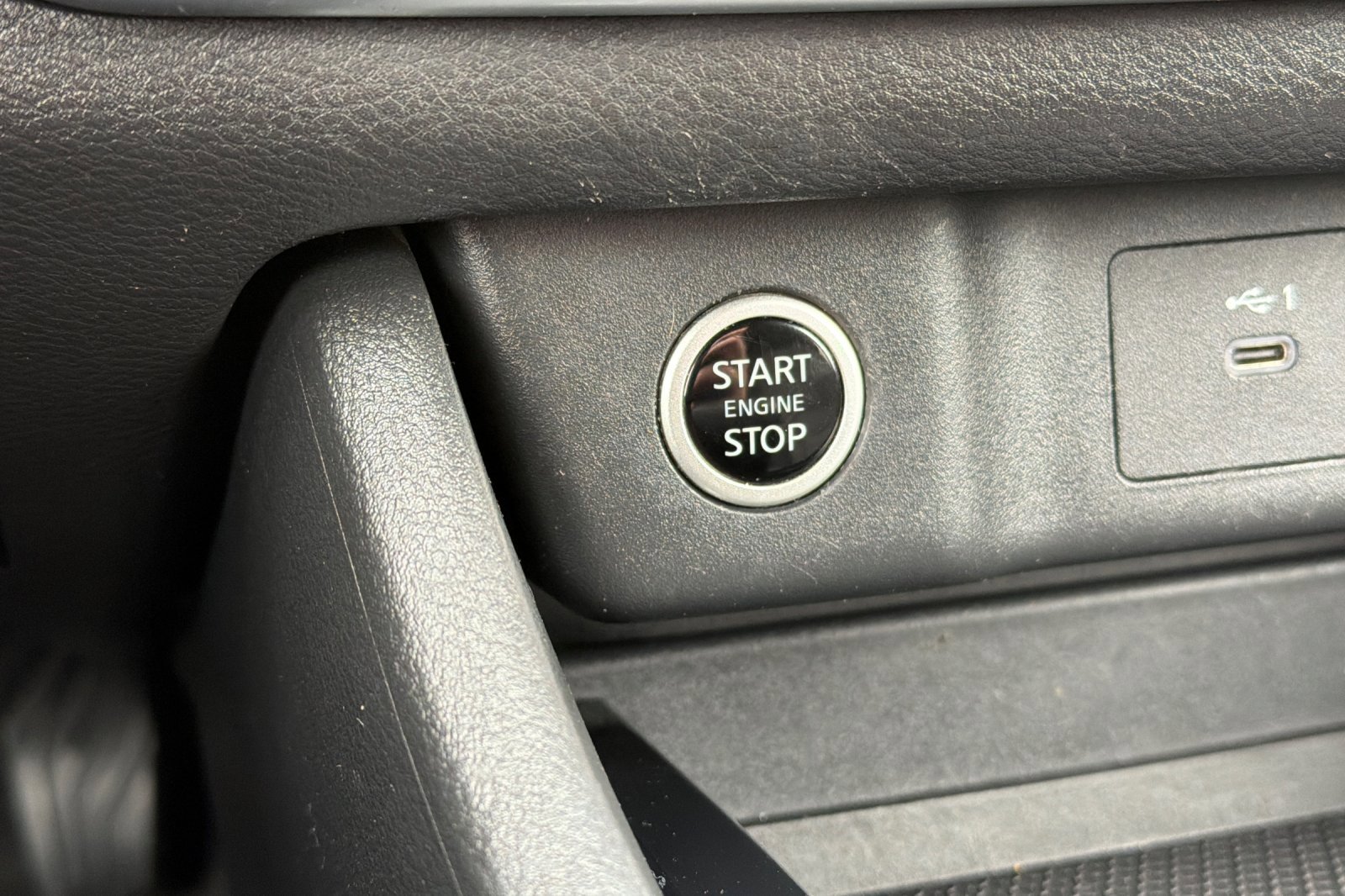 Used 2023 Nissan Rogue SV image 22