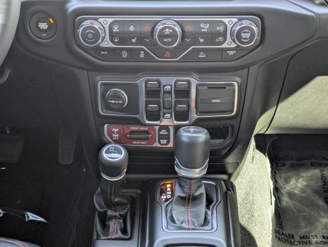 Used 2023 Jeep Gladiator Rubicon w/ Cold Weather Group AWD/4WD image 19