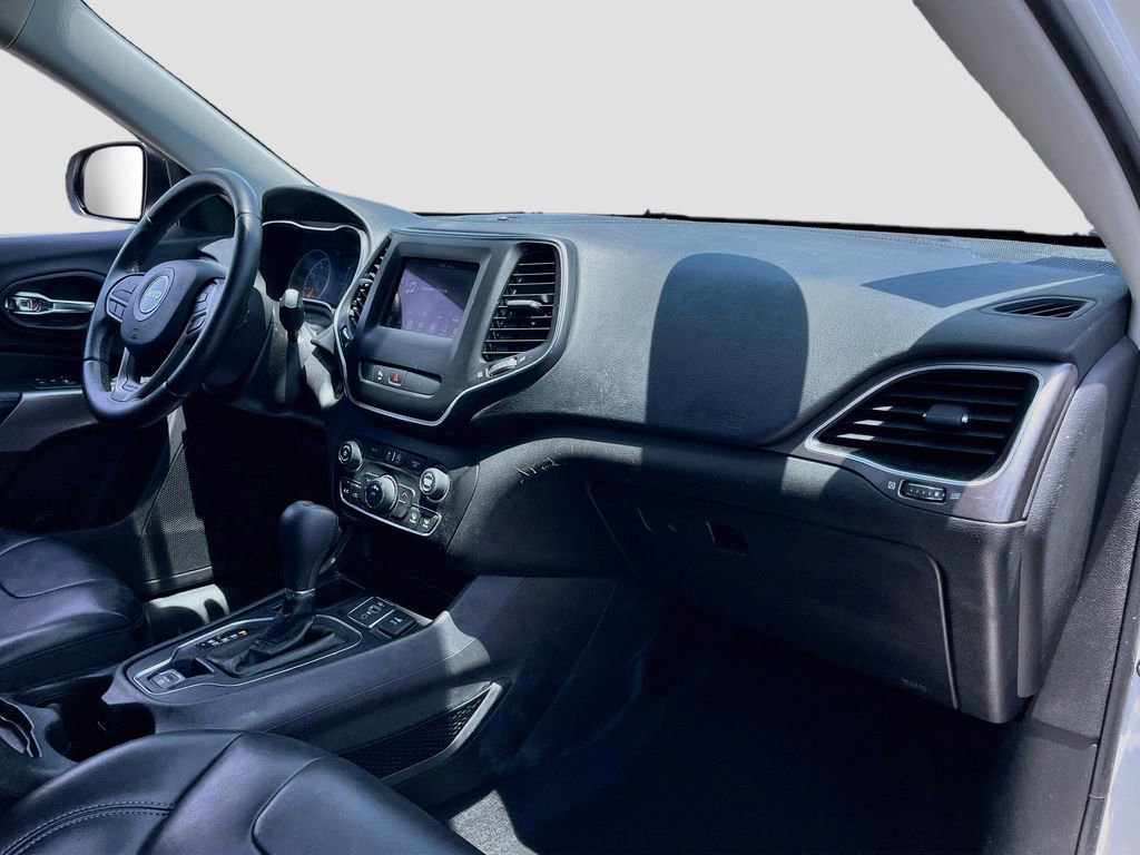 Used 2019 Jeep Cherokee Latitude Plus FWD image 27