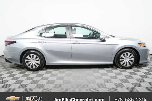 Used 2022 Toyota Camry LE FWD image 2