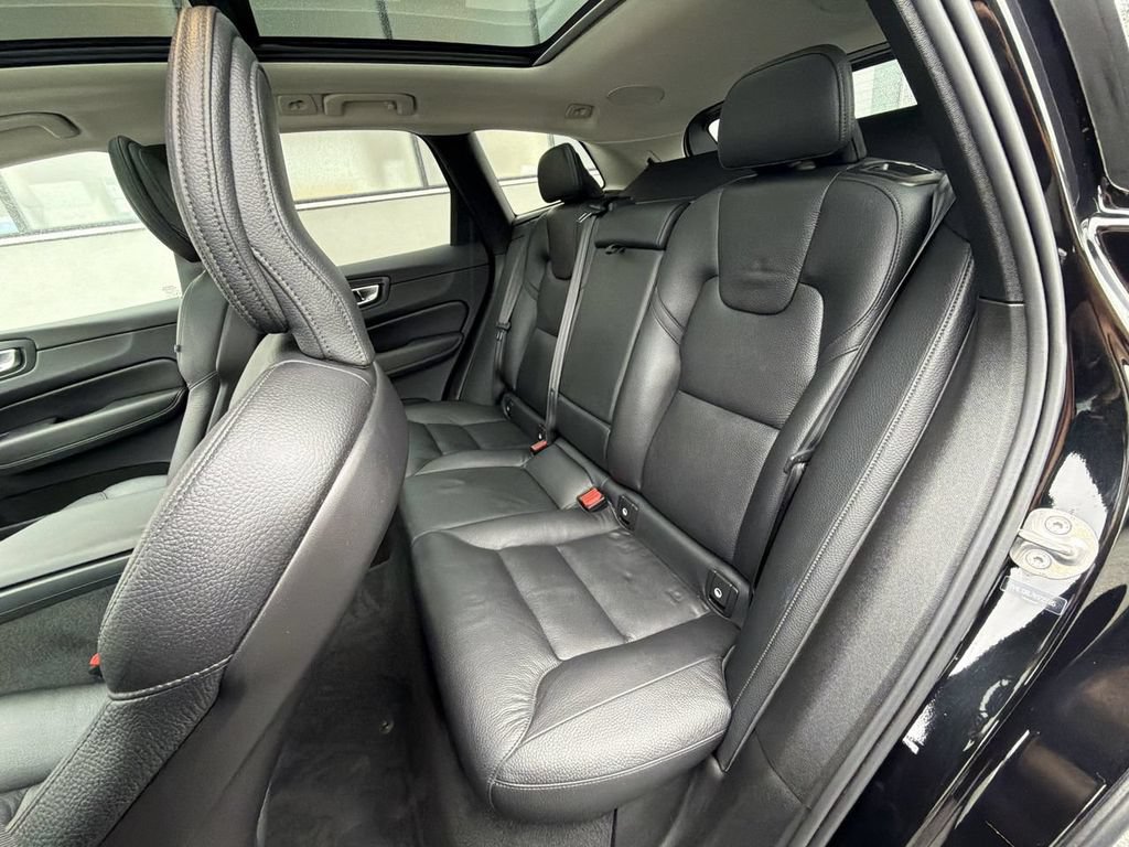 Certified 2024 Volvo XC60 B5 Plus w/ Protection Package Premier AWD/4WD image 23