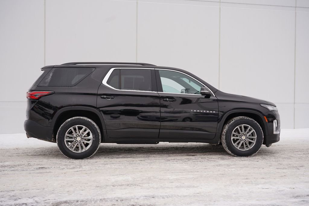 Used 2023 Chevrolet Traverse LT image 2