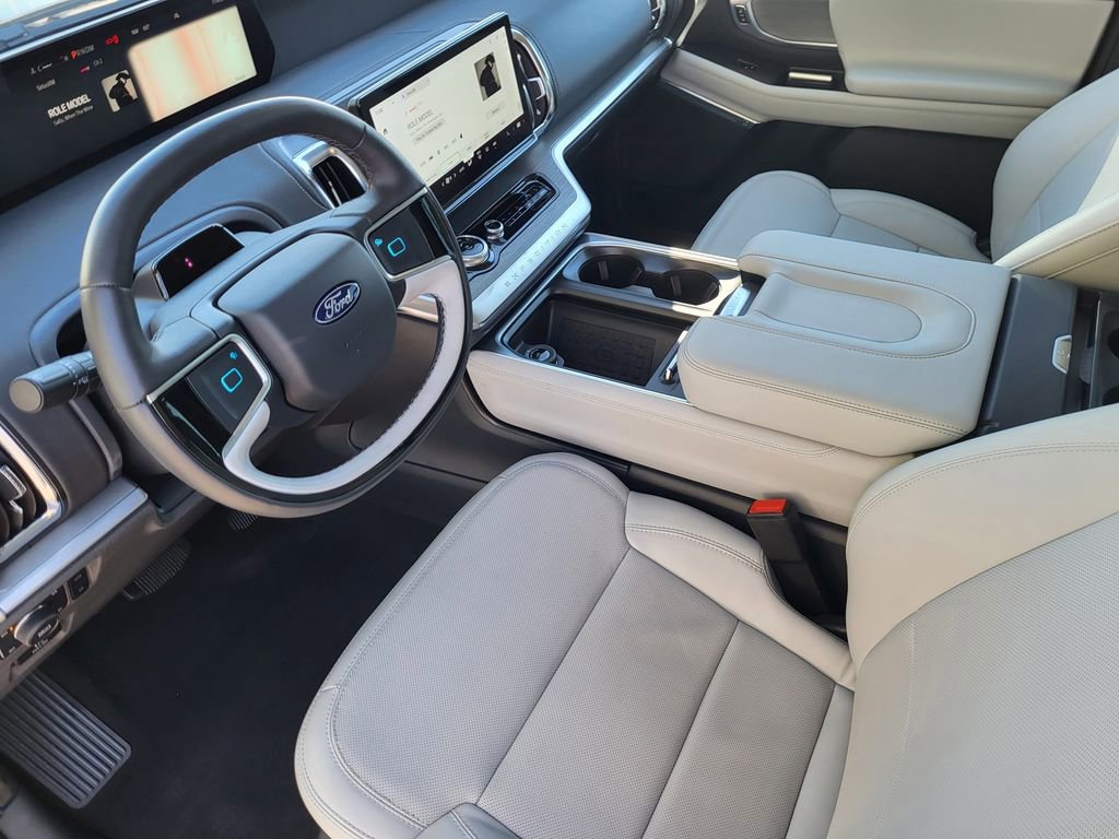 Used 2025 Ford Expedition Platinum w/ Driver's Package image 14