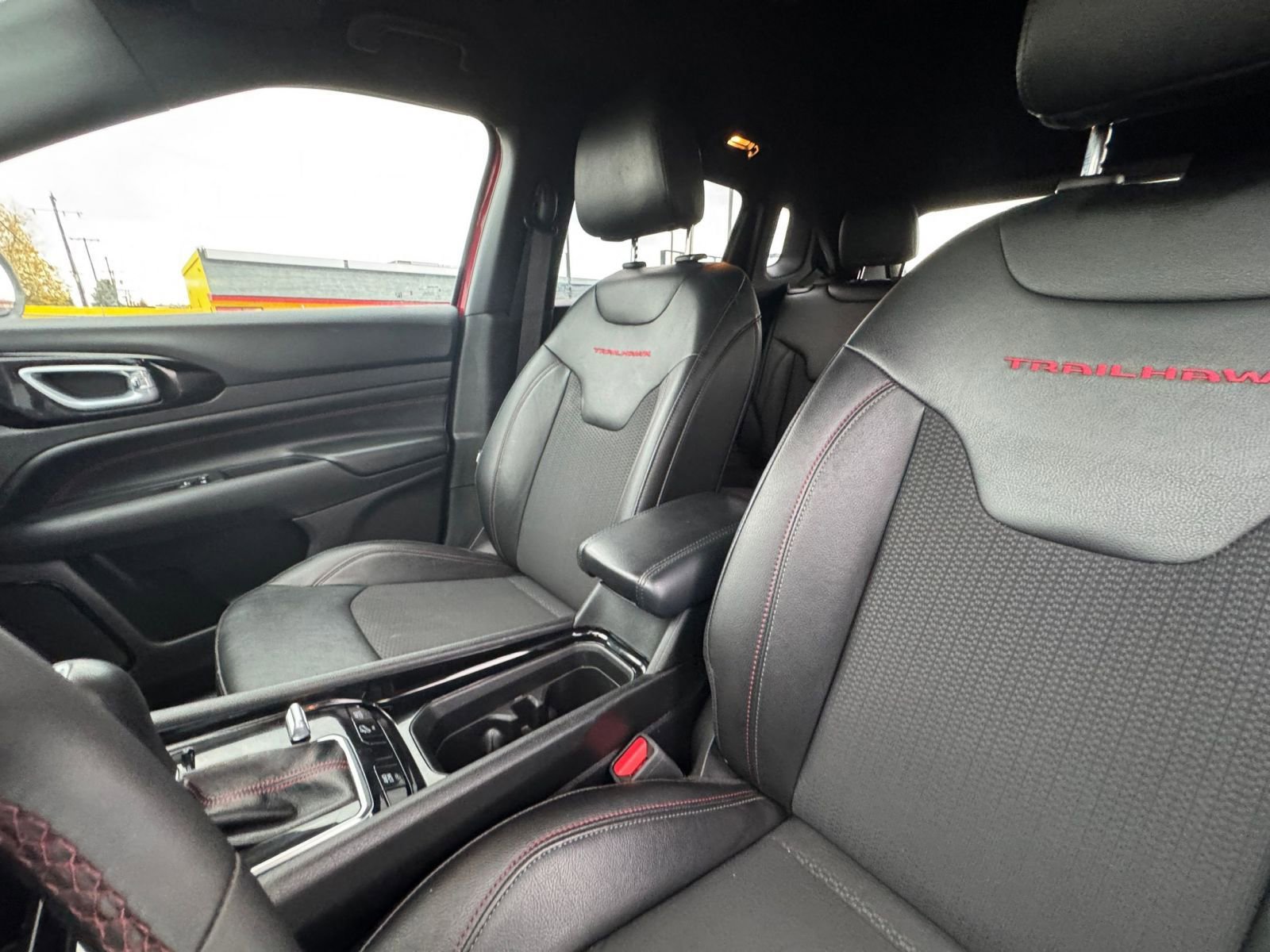 Used 2025 Jeep Compass Trailhawk image 35