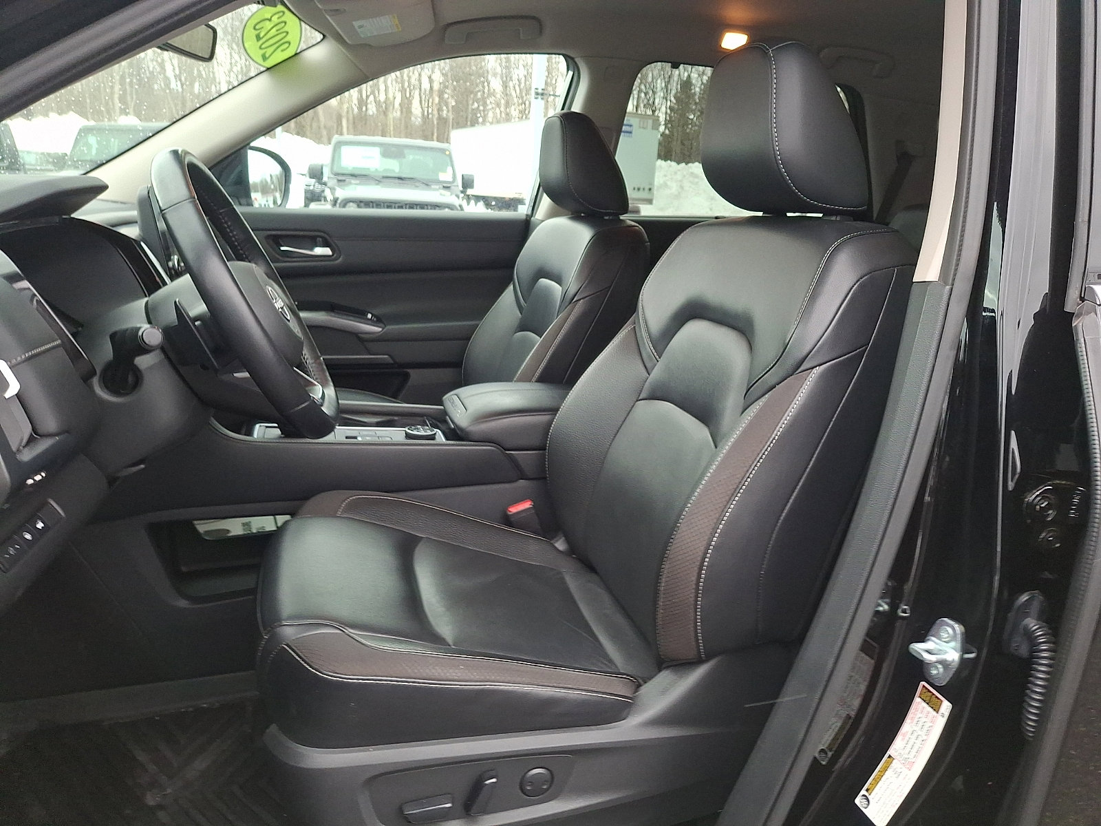 Used 2023 Nissan Pathfinder SL image 13