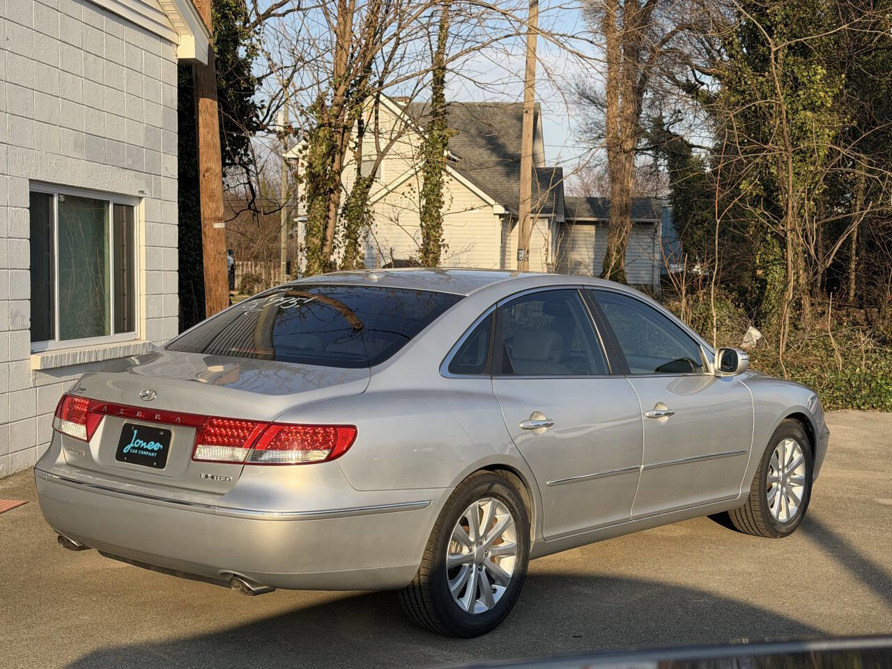 Used 2010 Hyundai Azera Limited w/ Navigation Pkg 3 image 4