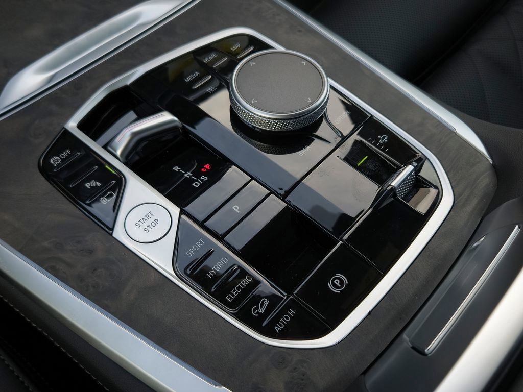 New 2026 BMW X5 xDrive50e w/ M Sport Package image 8