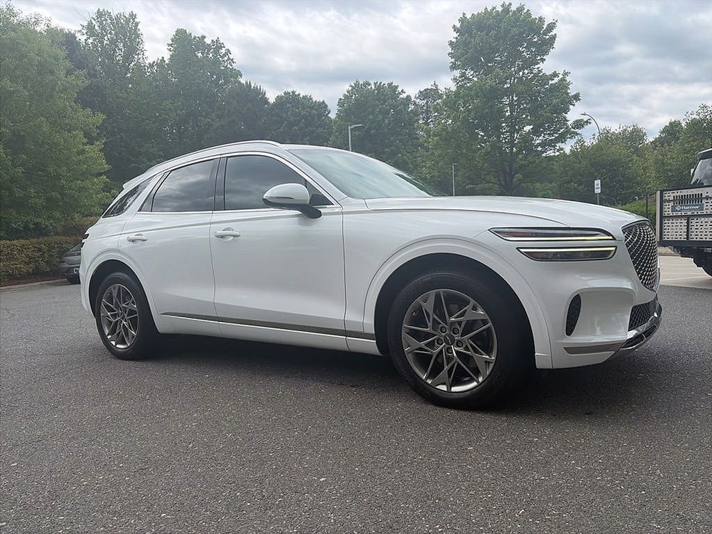 Used 2022 Genesis GV70 2.5T w/ Select Package AWD/4WD image 2