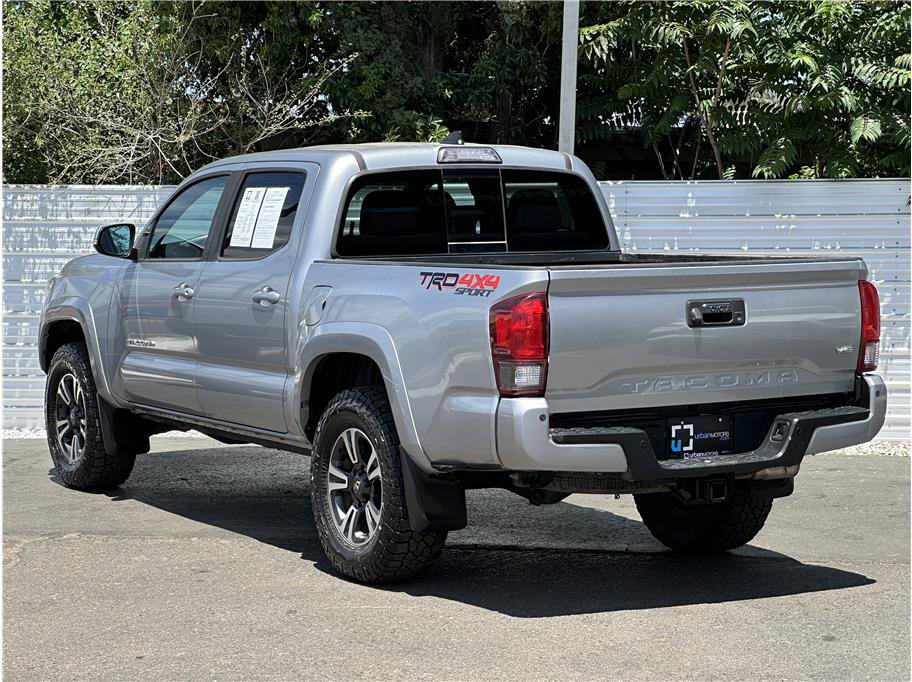 Used 2019 Toyota Tacoma TRD Sport w/ Technology Package AWD/4WD image 3