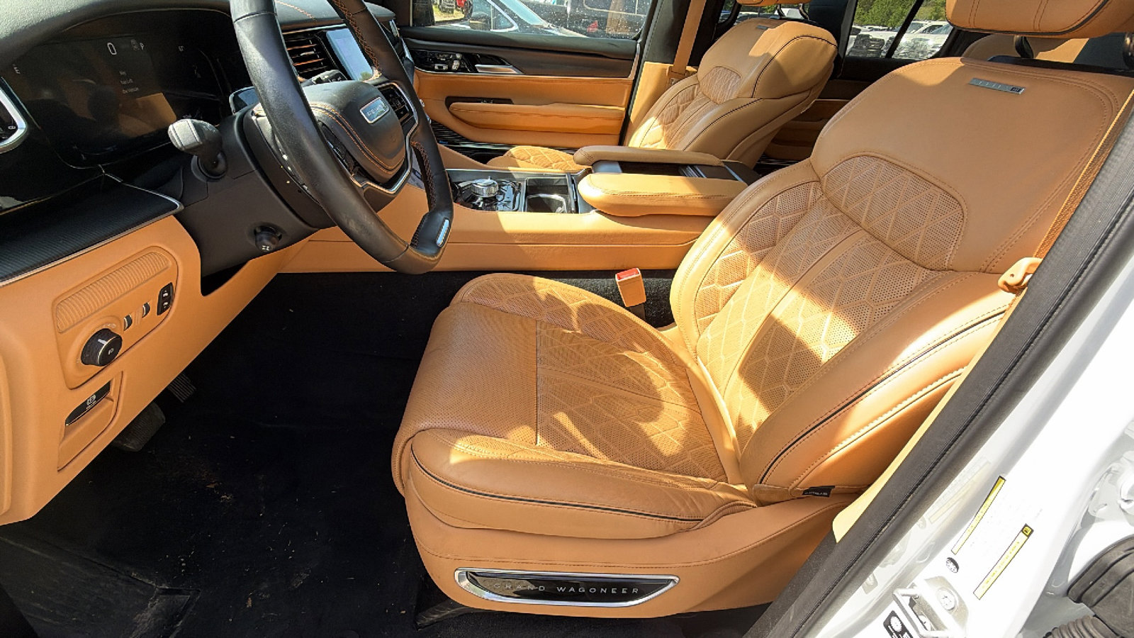 Used 2025 Jeep Grand Wagoneer Series III w/ Rear Seat Video Group 1 AWD/4WD image 16