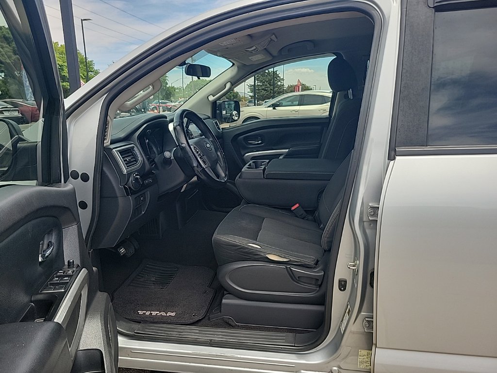 Used 2017 Nissan Titan SV AWD/4WD image 10