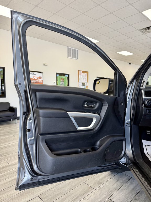 Used 2017 Nissan Titan SV RWD image 14