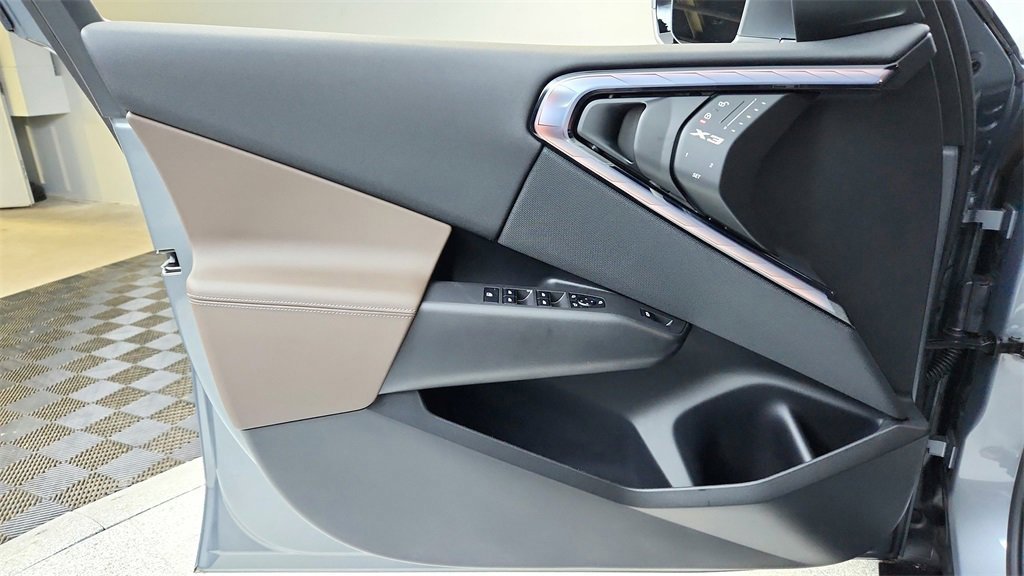 Used 2025 BMW X3 xDrive30i w/ Premium Package image 31