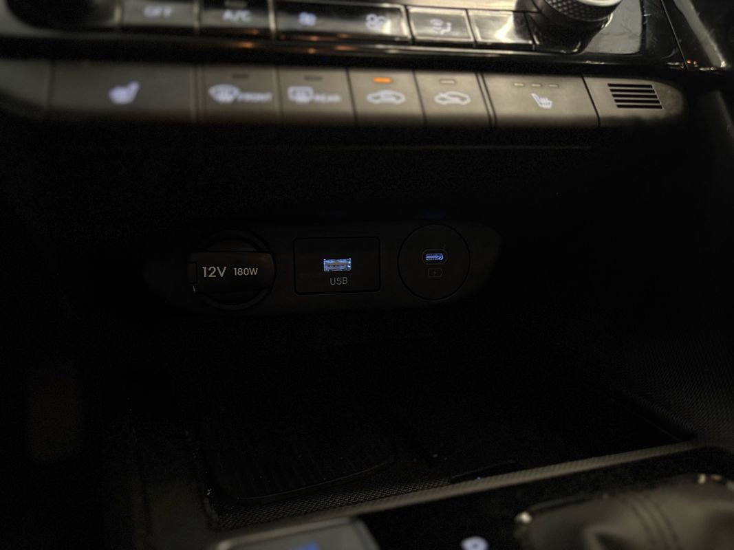 Used 2025 Hyundai Elantra SEL image 29