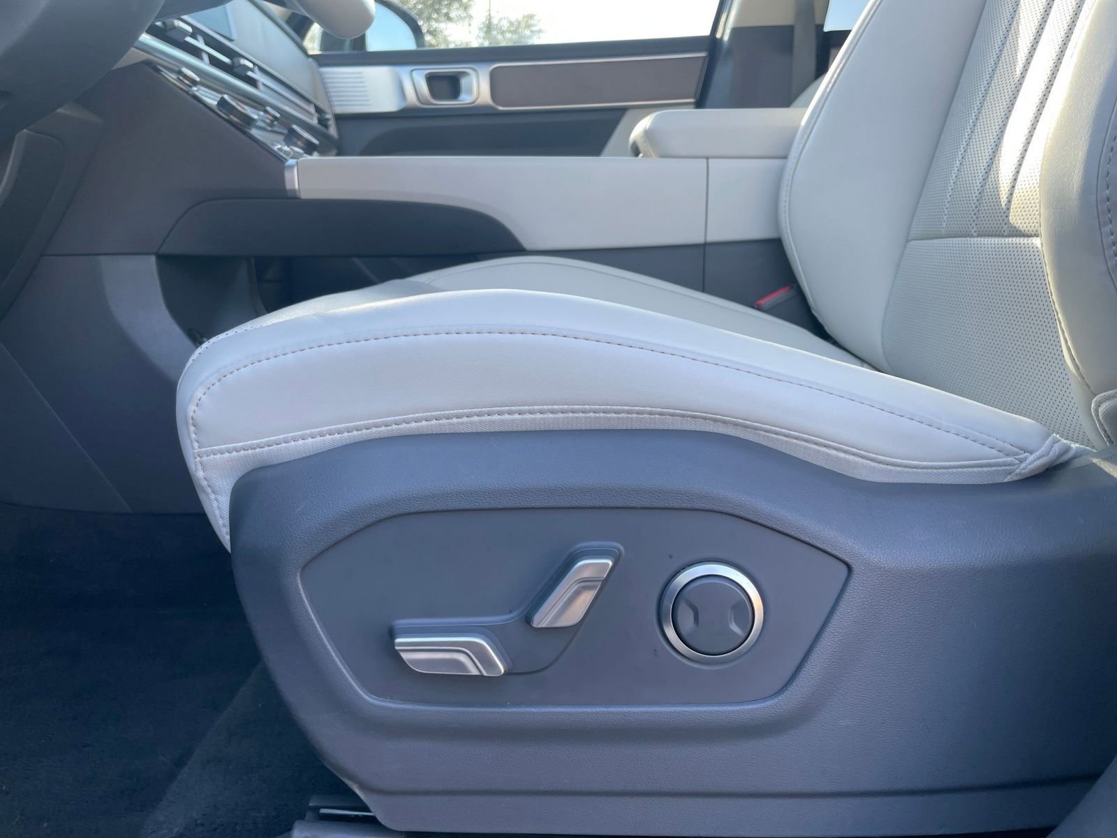 Used 2025 Hyundai Santa Fe SEL image 23