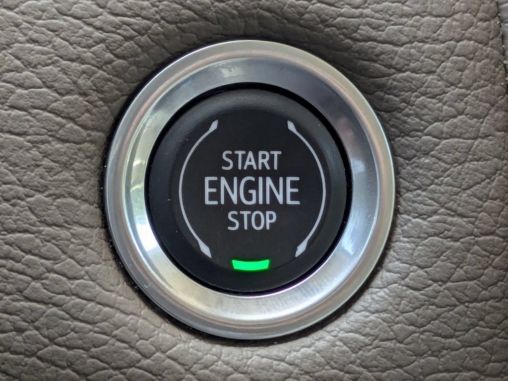 Used 2023 GMC Yukon Denali RWD image 30