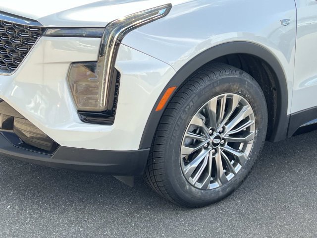 Certified 2025 Cadillac XT4 Premium Luxury AWD/4WD image 7