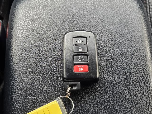 Used 2018 Toyota RAV4 XLE FWD image 20