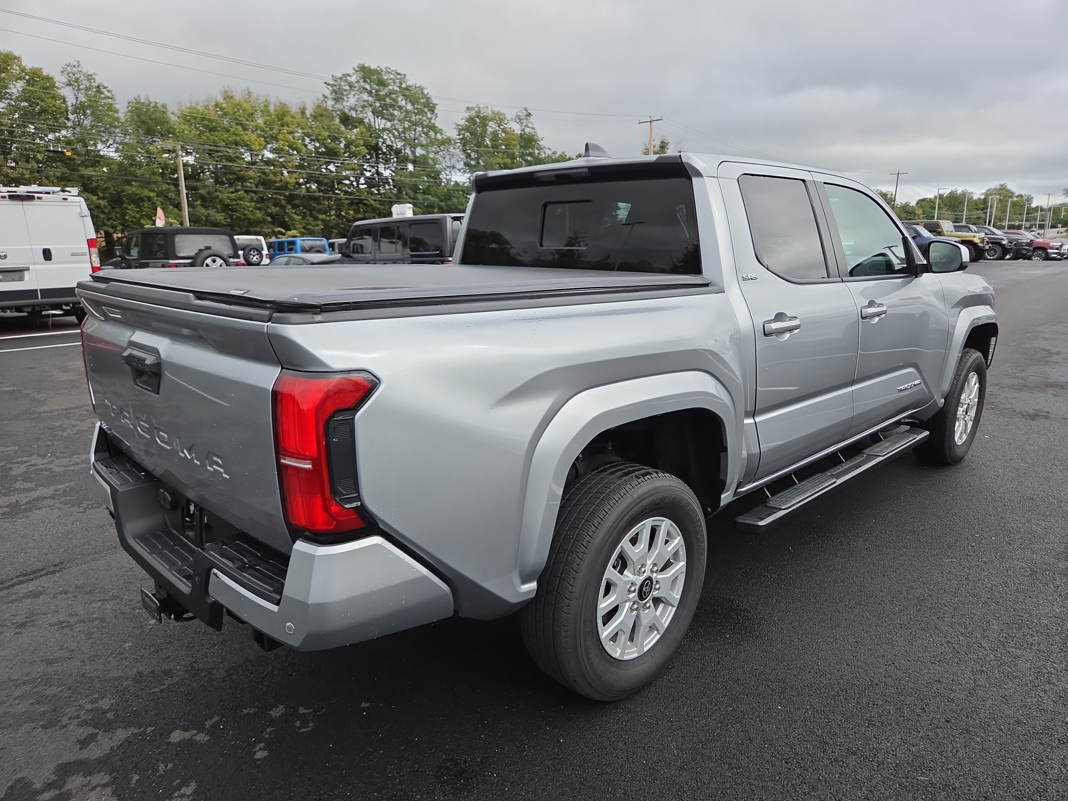 Used 2024 Toyota Tacoma SR5 AWD/4WD image 18