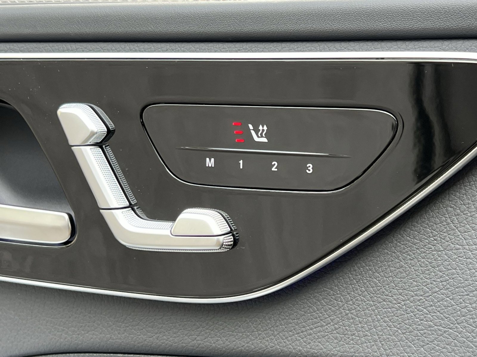 New 2025 Mercedes-Benz C 300 4MATIC Sedan image 33